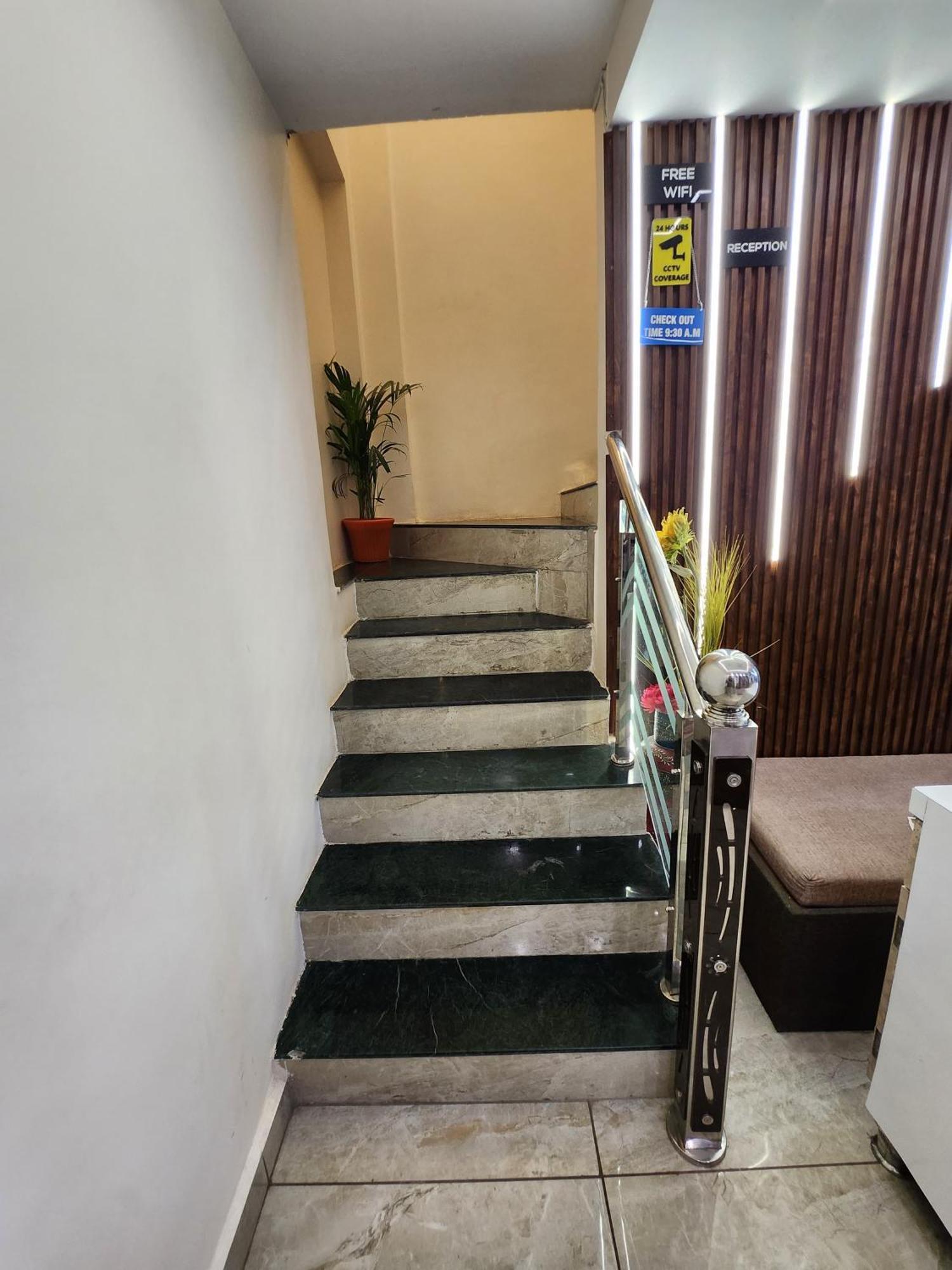 Hotel Anantshree ウッジャイン エクステリア 写真