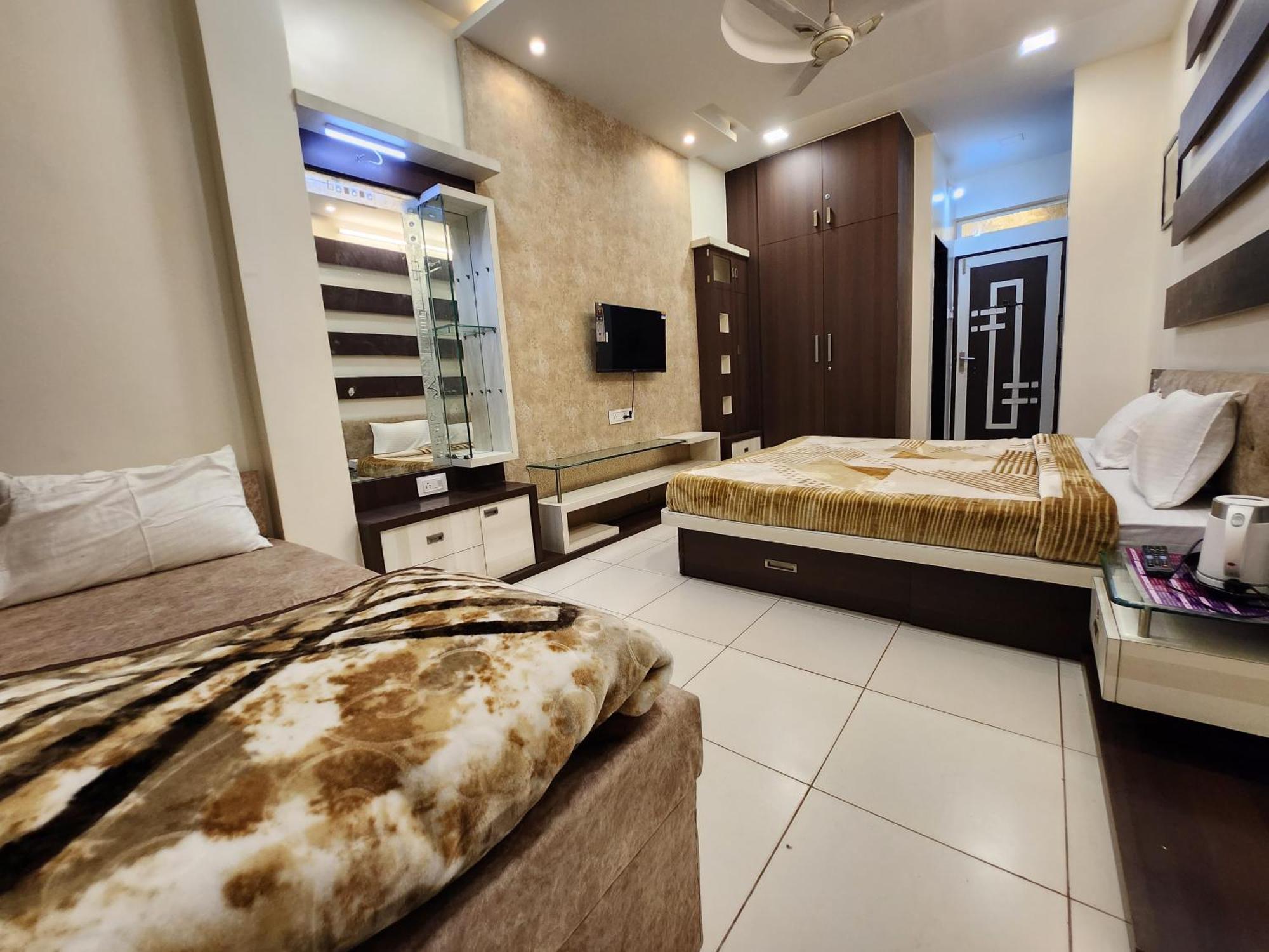 Hotel Anantshree ウッジャイン エクステリア 写真
