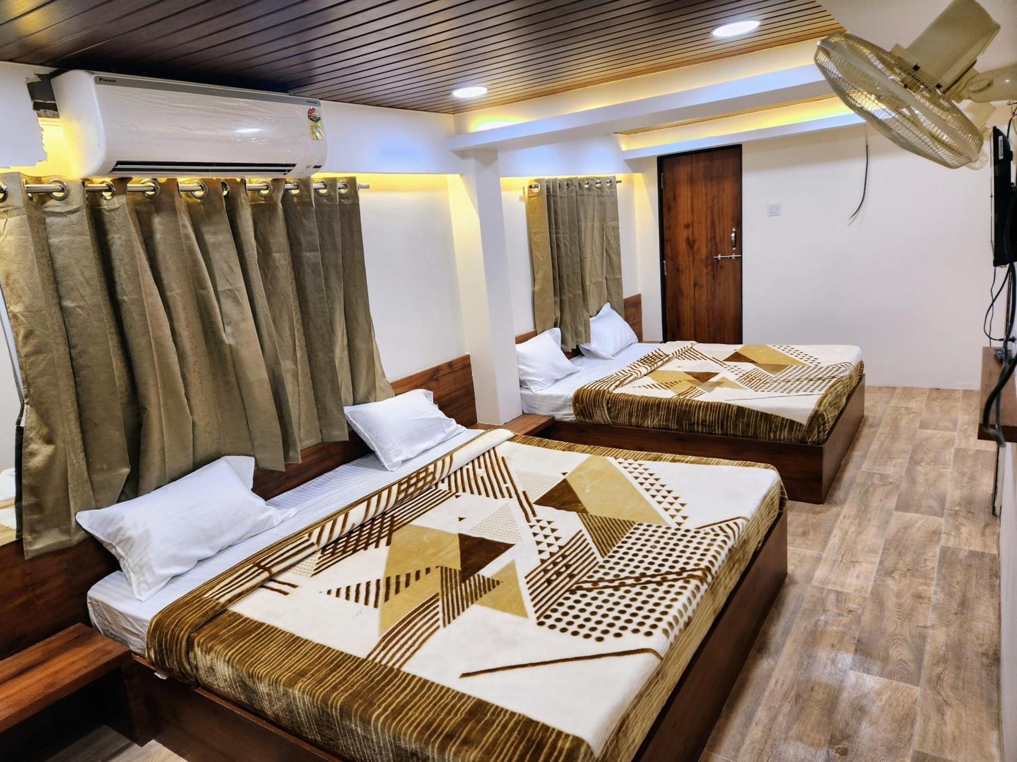 Hotel Anantshree ウッジャイン エクステリア 写真