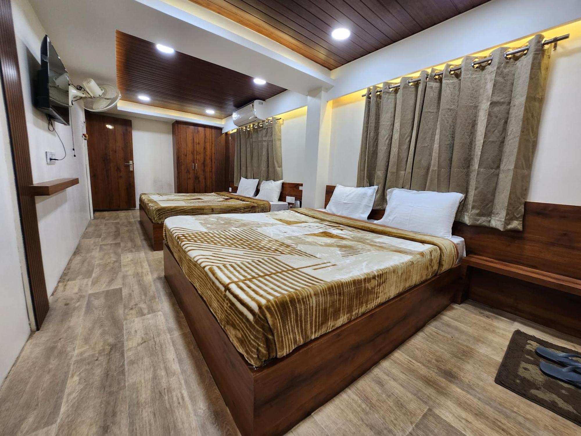 Hotel Anantshree ウッジャイン エクステリア 写真