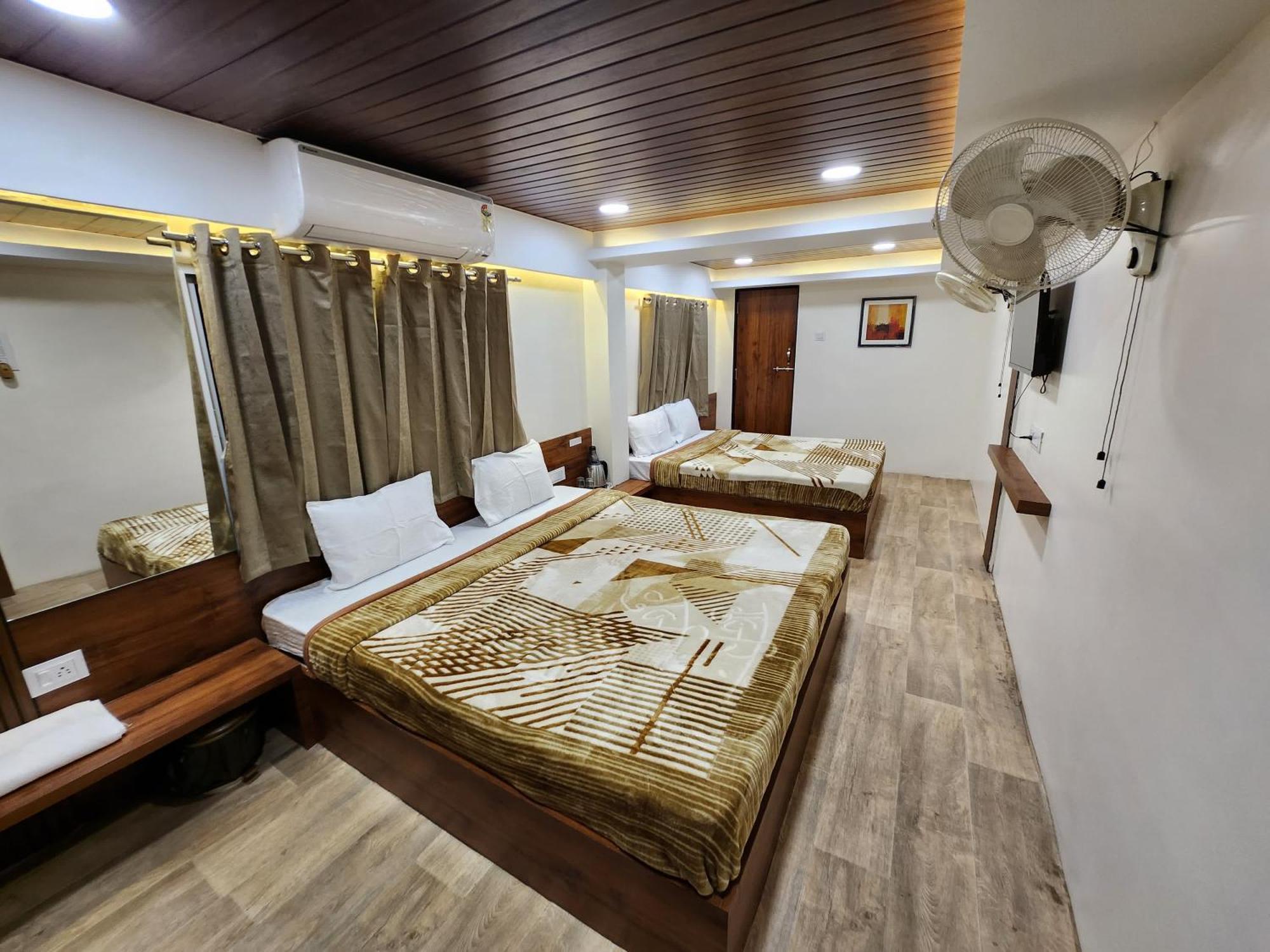 Hotel Anantshree ウッジャイン エクステリア 写真