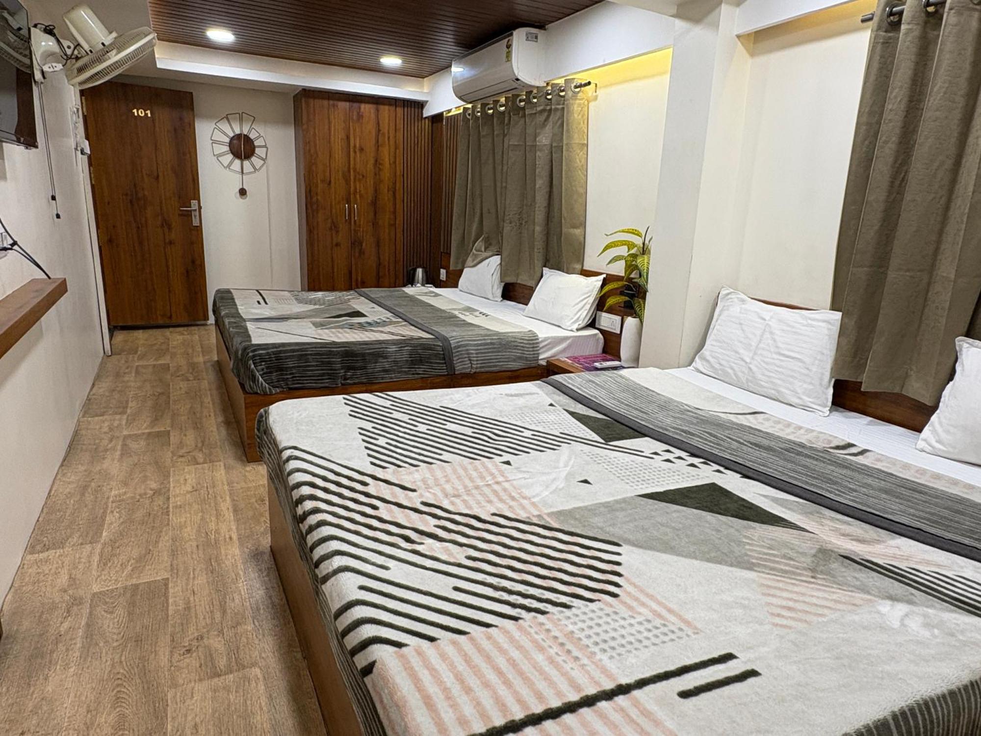Hotel Anantshree ウッジャイン エクステリア 写真