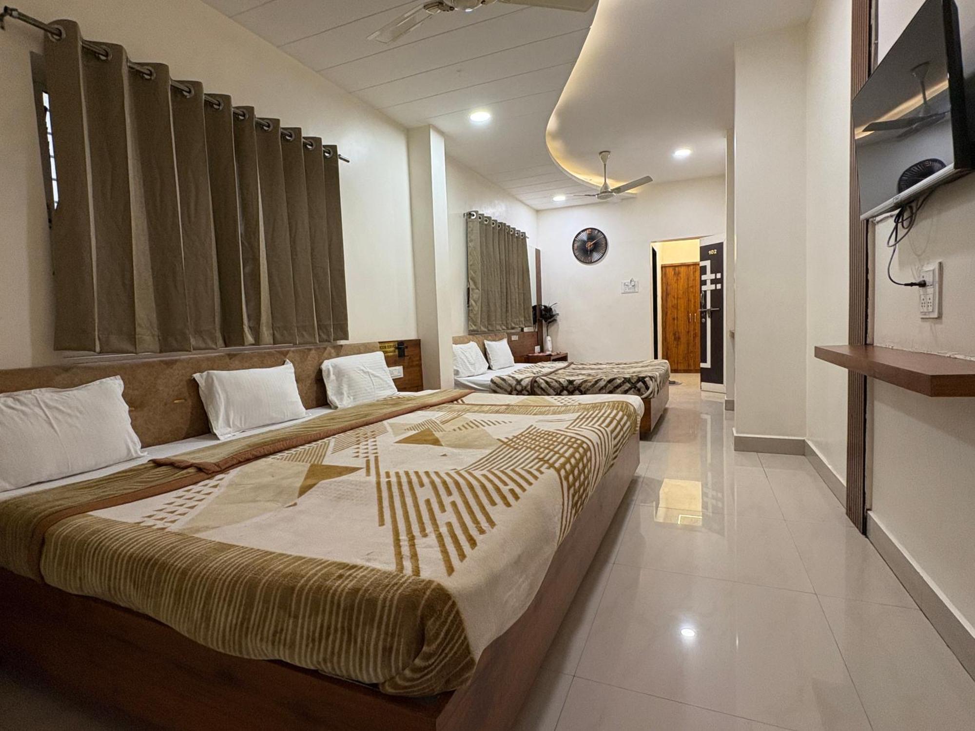Hotel Anantshree ウッジャイン エクステリア 写真